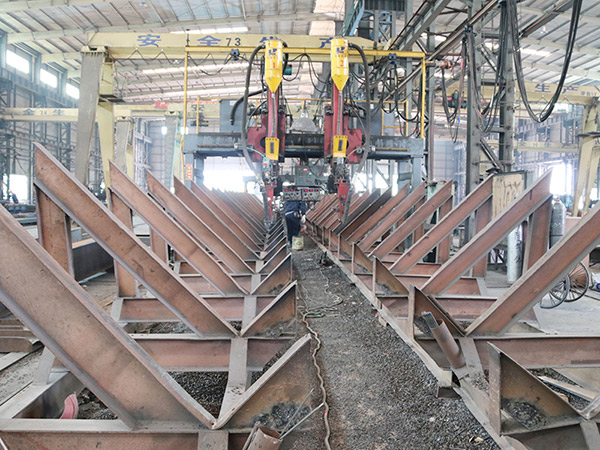 钢结构床式埋弧焊